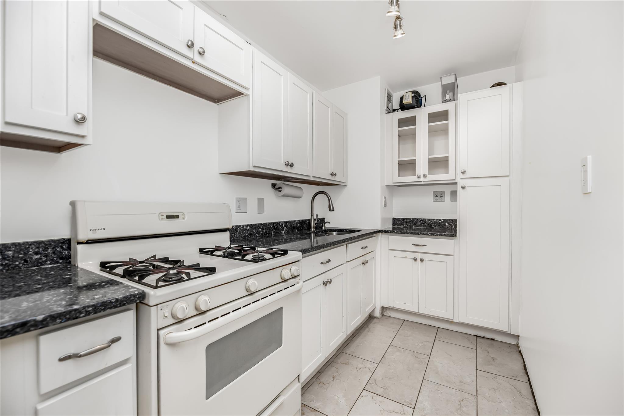 #5 photo, 377 N Broadway, Yonkers , NY 10701