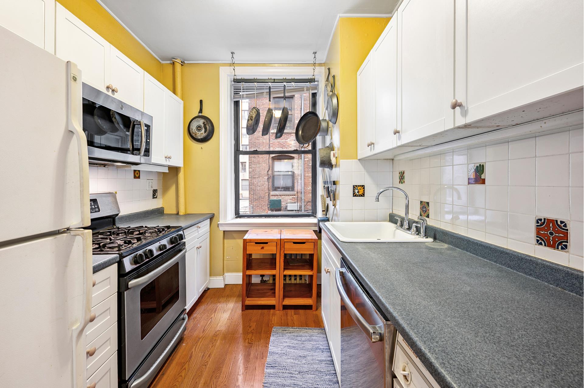 #3 photo, 611 W 111TH Street, マンハッタン Morningside Heights , NY 10025