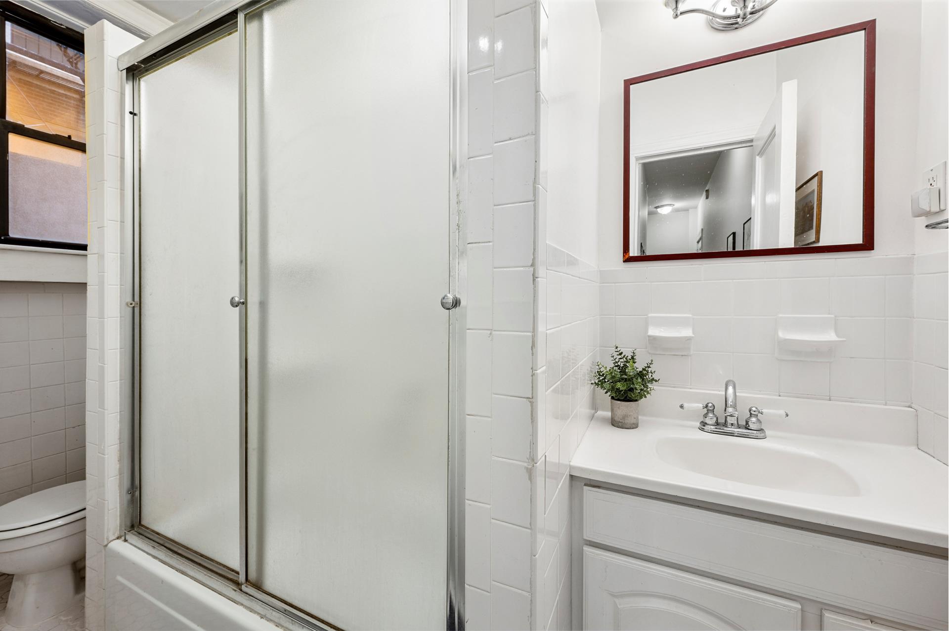 #6 photo, 611 W 111TH Street, マンハッタン Morningside Heights , NY 10025