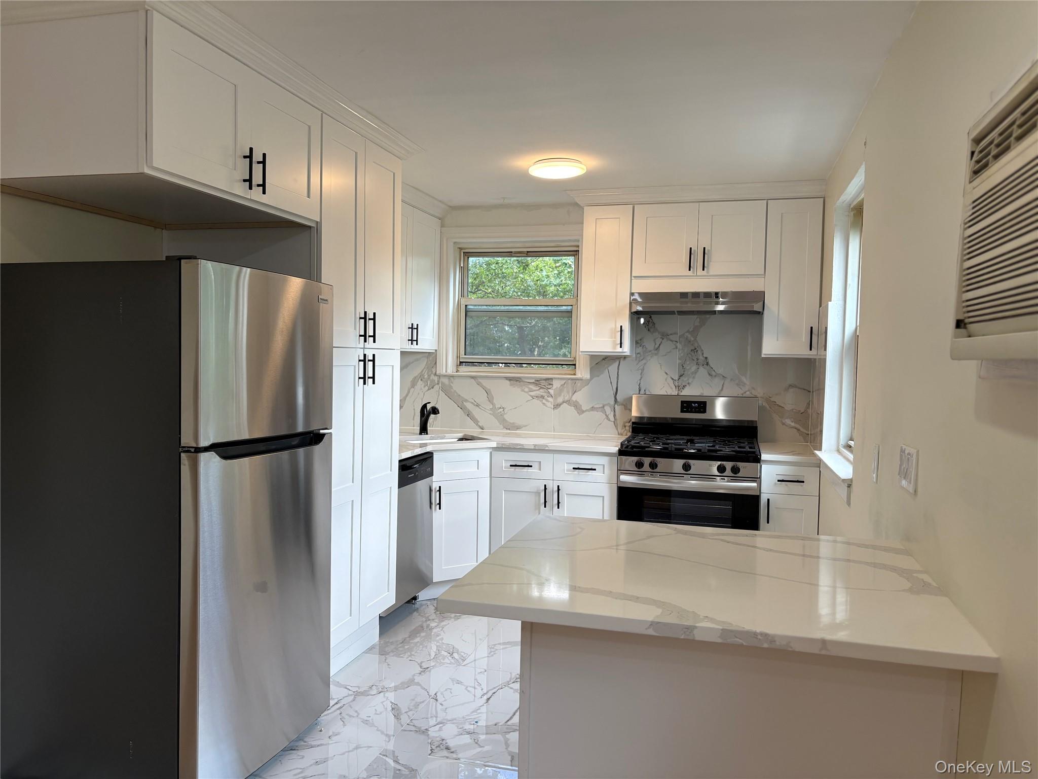 #2 photo, 255-31 75 Avenue, クイーンズ区 Glen Oaks , NY 11004