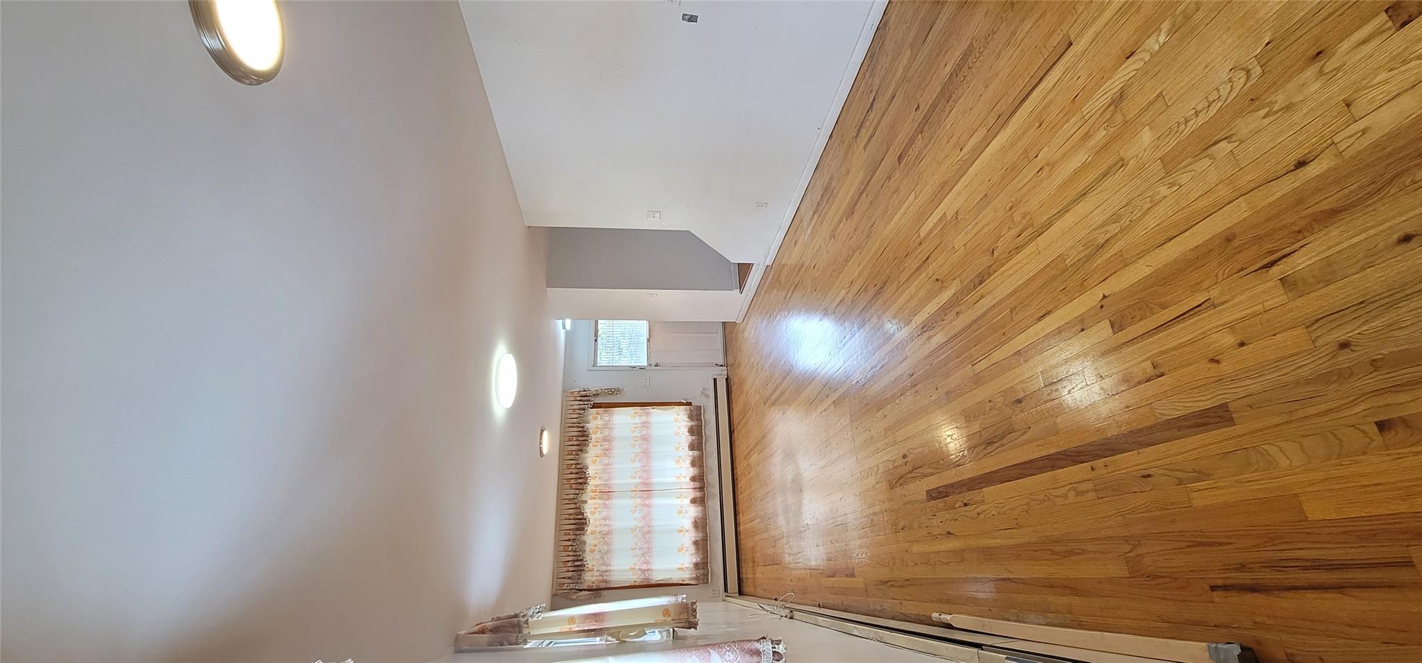 #5 photo, 724 125th Street, 皇后區 大學點 College Point , NY 11356