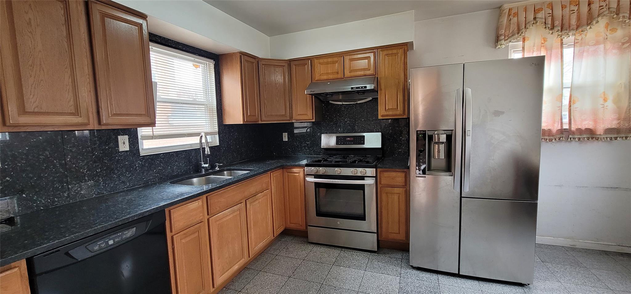 #6 photo, 724 125th Street, 皇后區 大學點 College Point , NY 11356