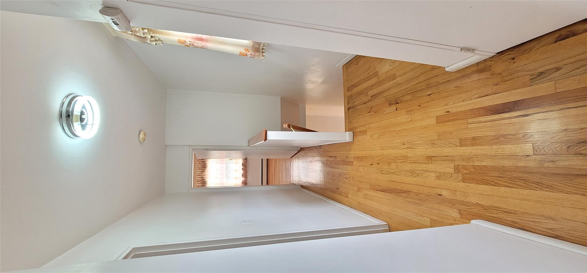 #8 photo, 724 125th Street, 皇后區 大學點 College Point , NY 11356