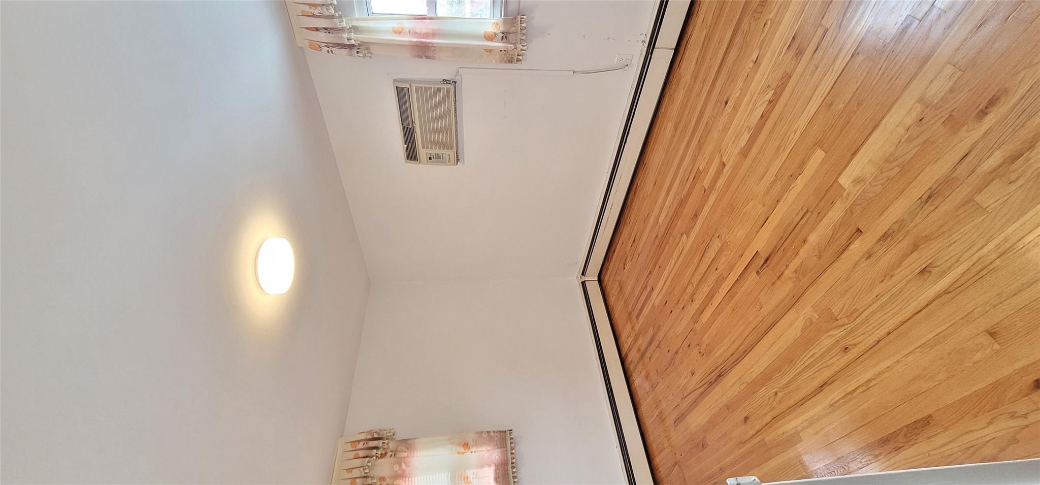 #9 photo, 724 125th Street, 皇后區 大學點 College Point , NY 11356