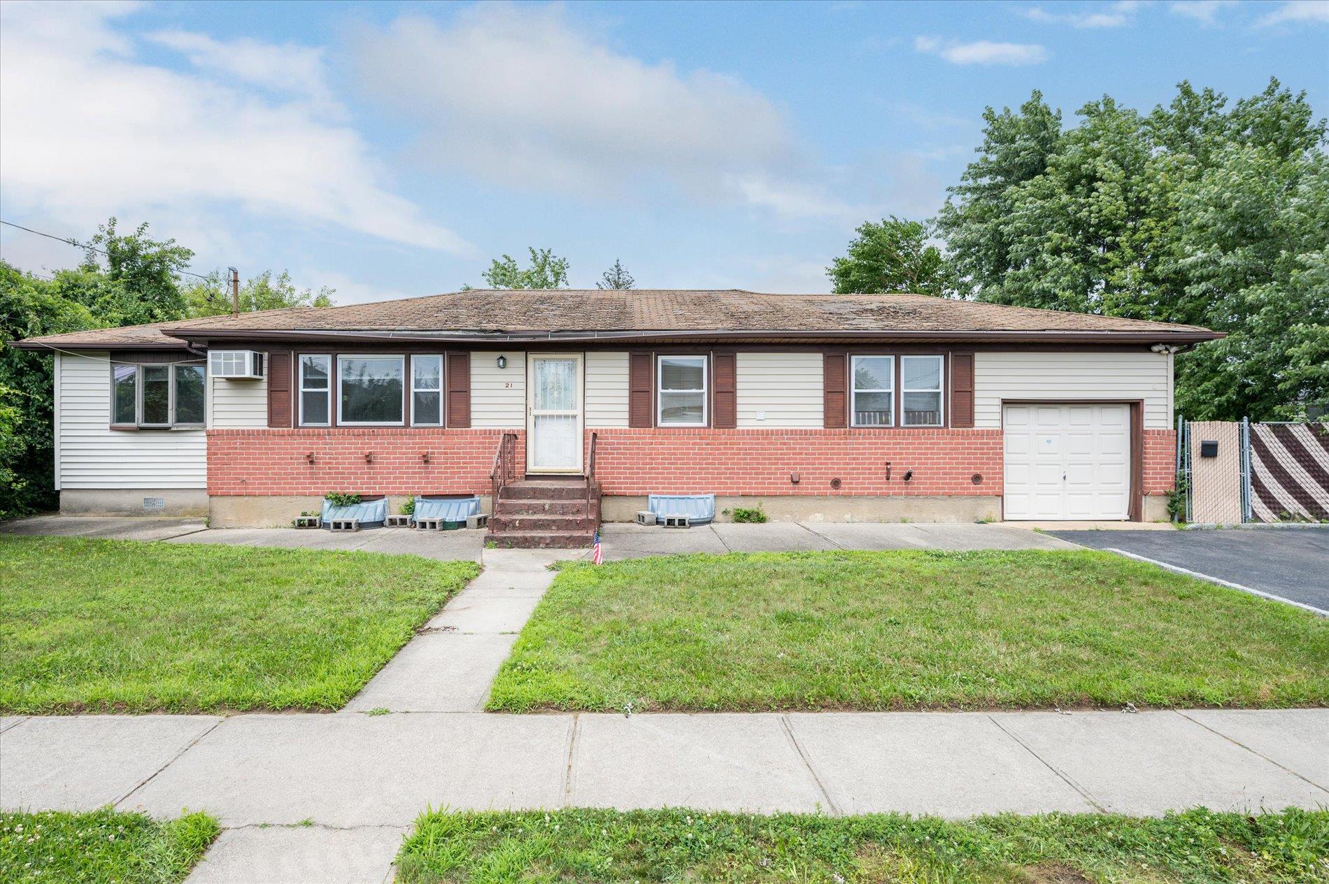 #1 photo, 21 Silver Street, West Babylon , NY 11704
