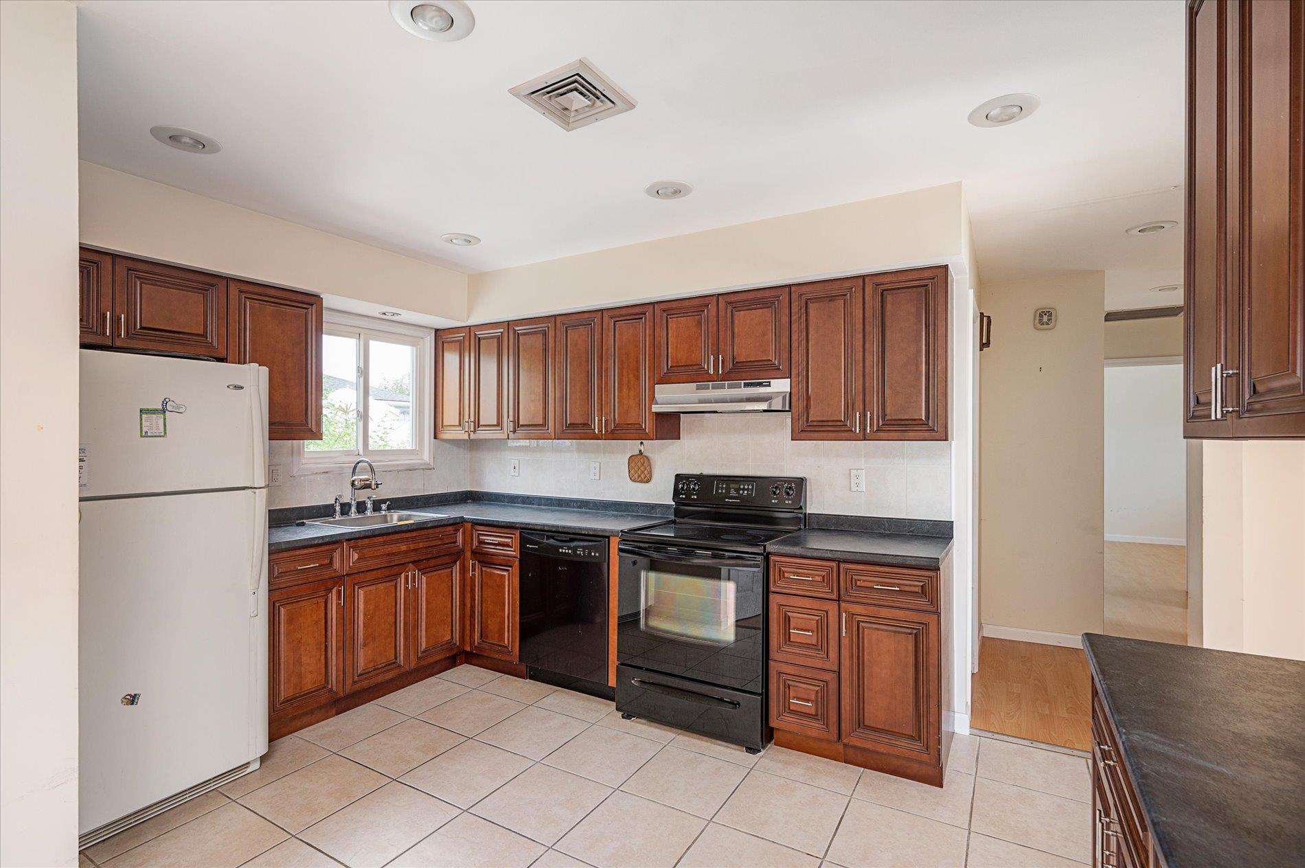 #10 photo, 21 Silver Street, 東長島 West Babylon , NY 11704