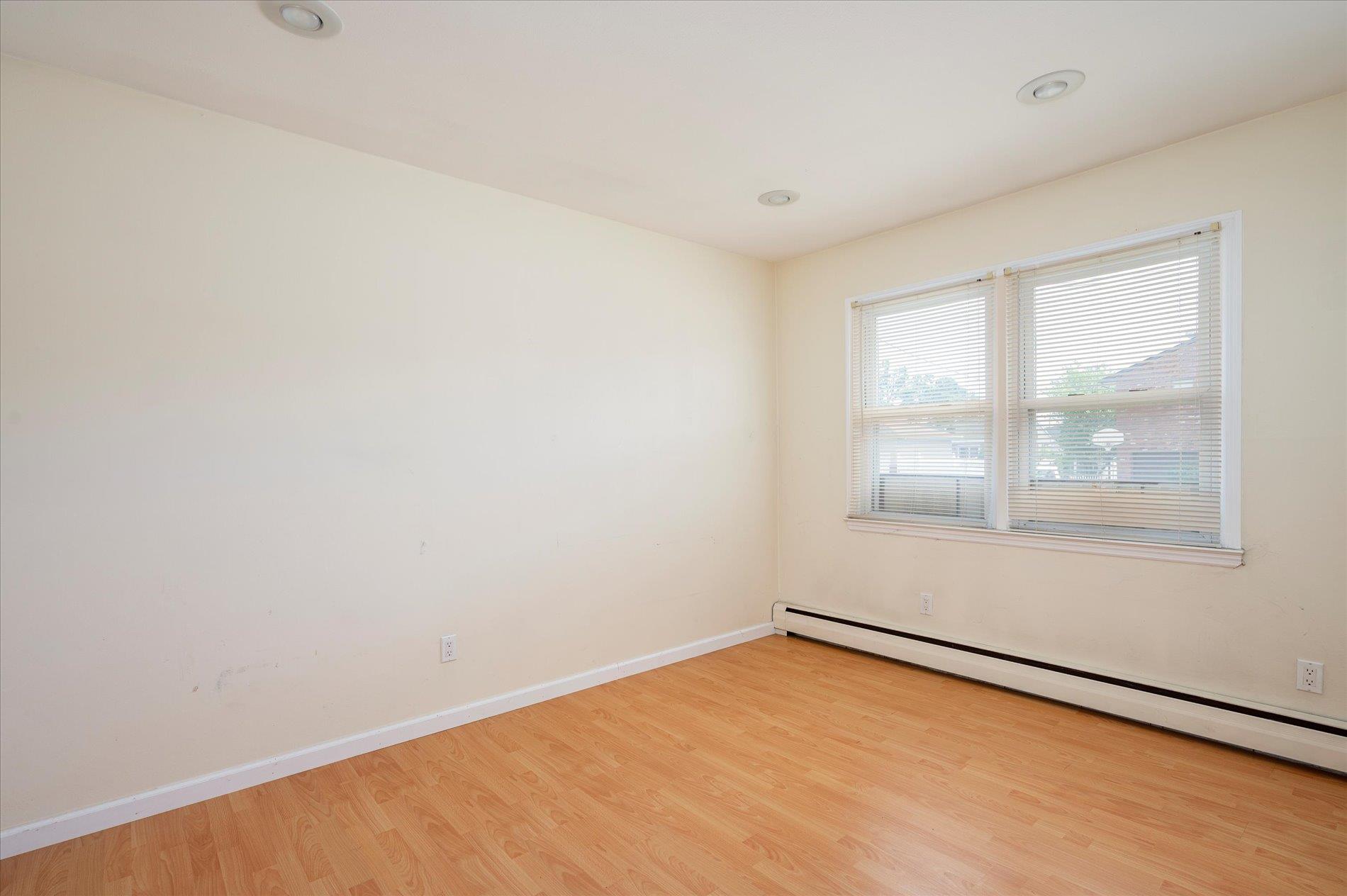 #16 photo, 21 Silver Street, 東長島 West Babylon , NY 11704