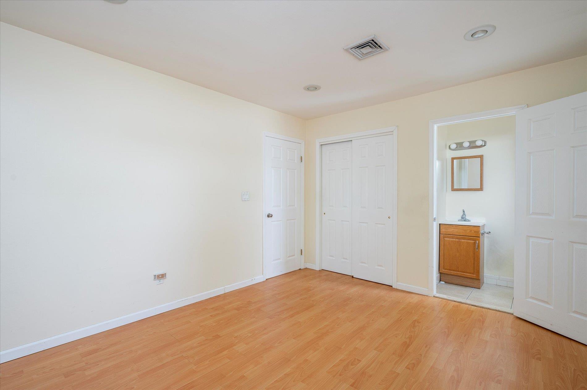 #18 photo, 21 Silver Street, 東長島 West Babylon , NY 11704