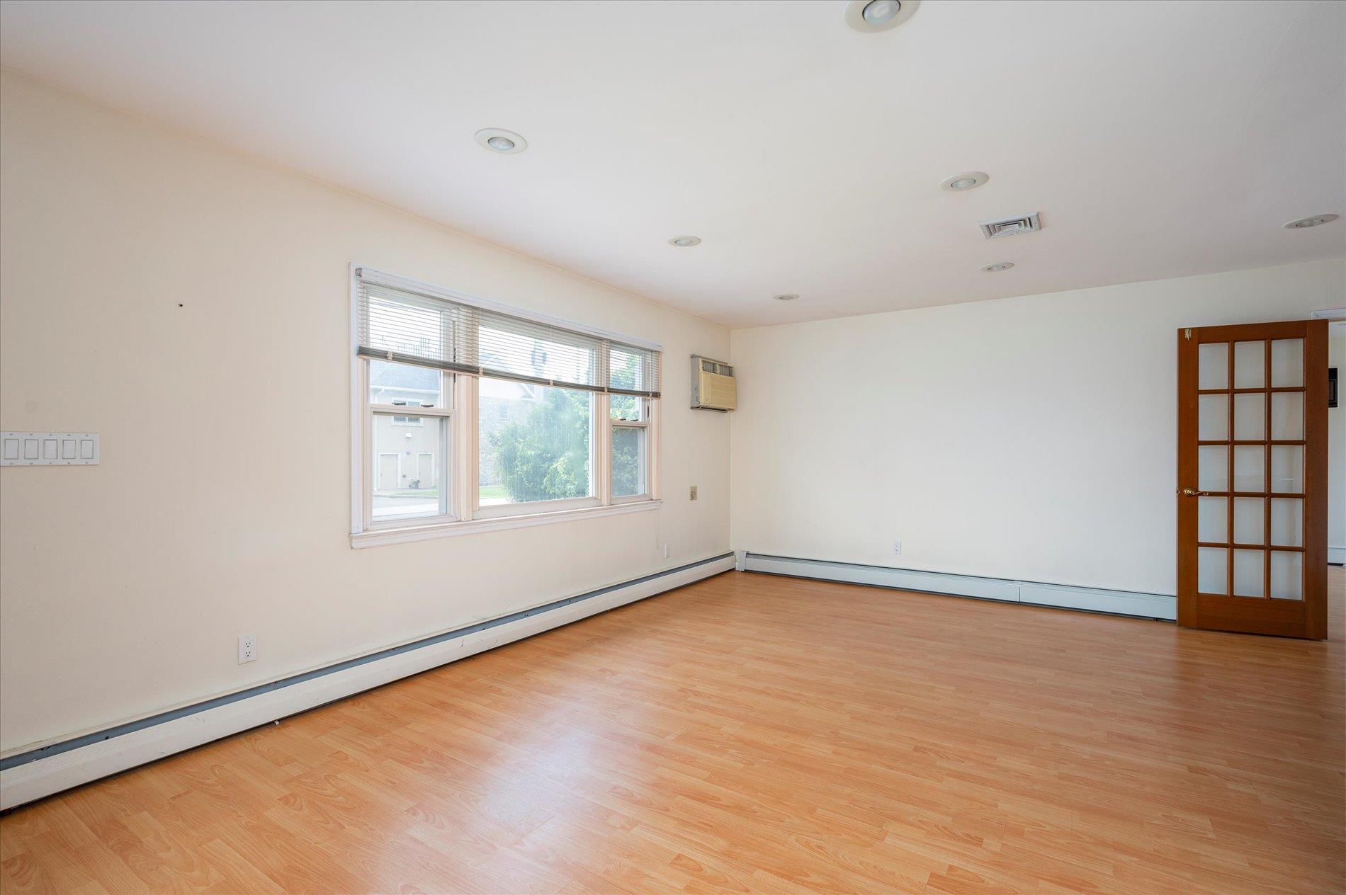 #6 photo, 21 Silver Street, 東長島 West Babylon , NY 11704