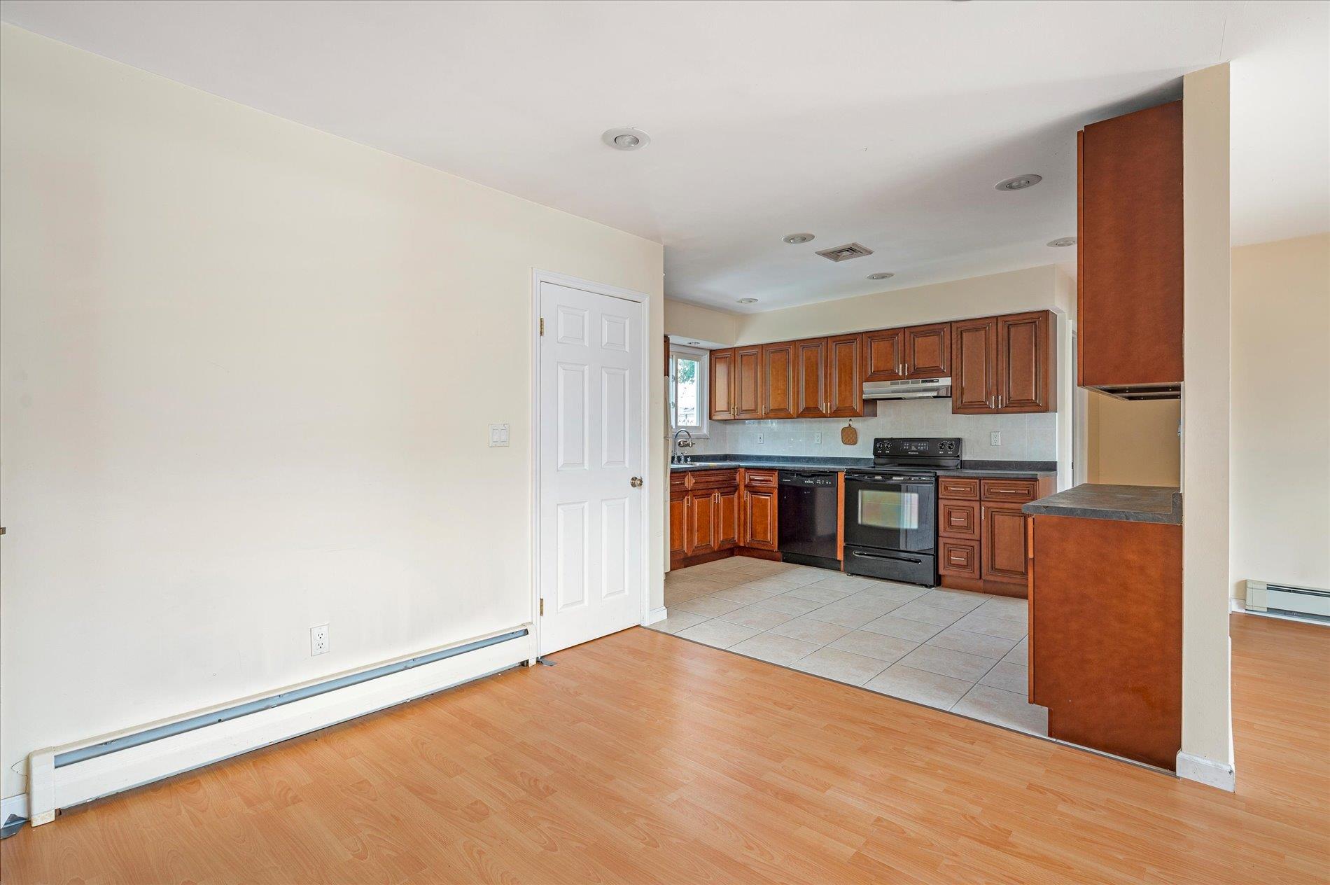 #9 photo, 21 Silver Street, 東長島 West Babylon , NY 11704