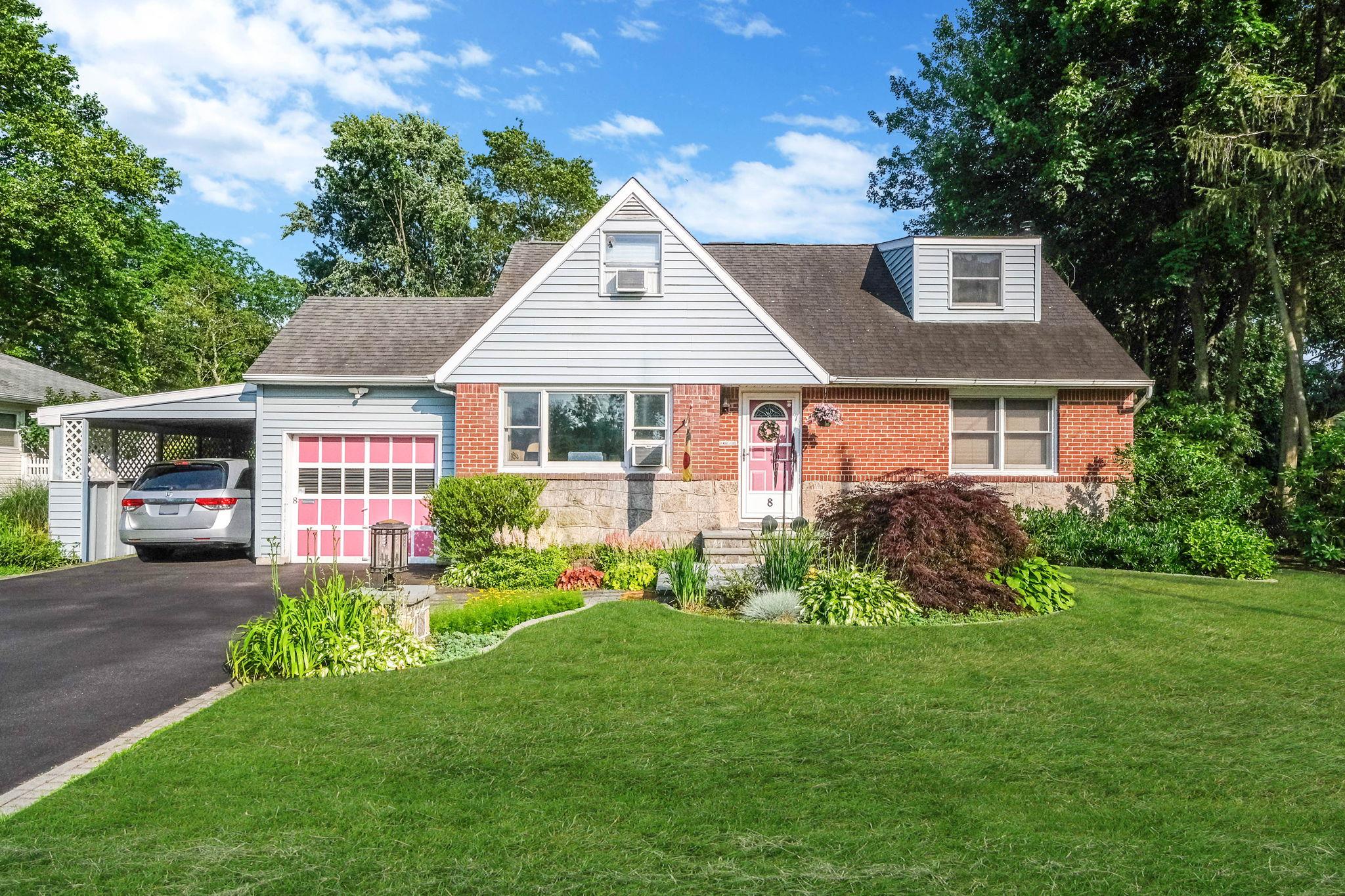 #1 photo, 8 Lowell Avenue, Greenlawn , NY 11740