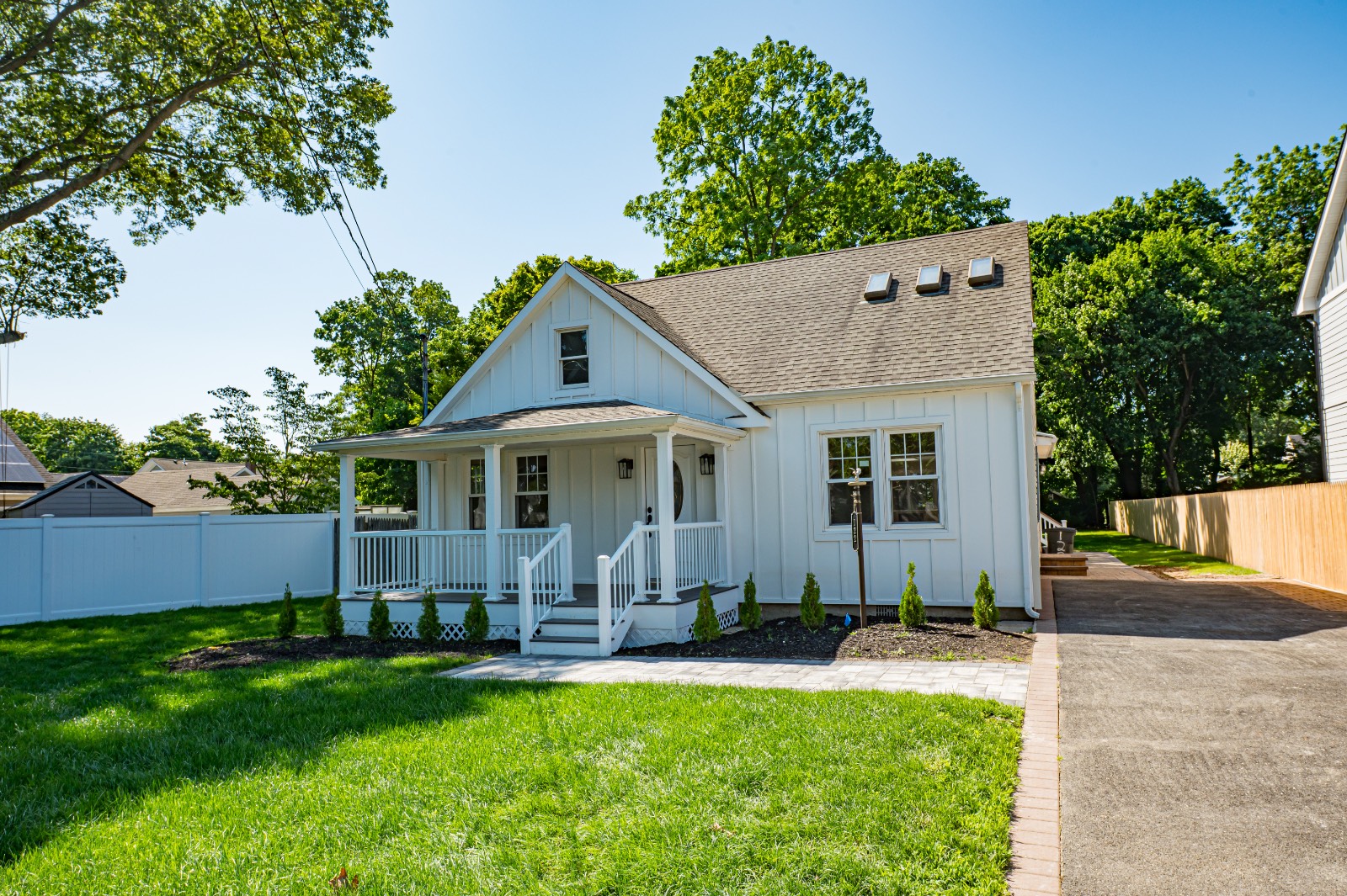 #1 photo, 122 Fifth St, SAINT JAMES , NY 11780