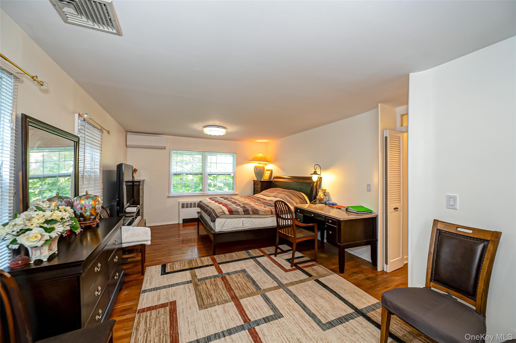 #10 photo, 90 E Broadway, ナッソー郡 Roslyn , NY 11576