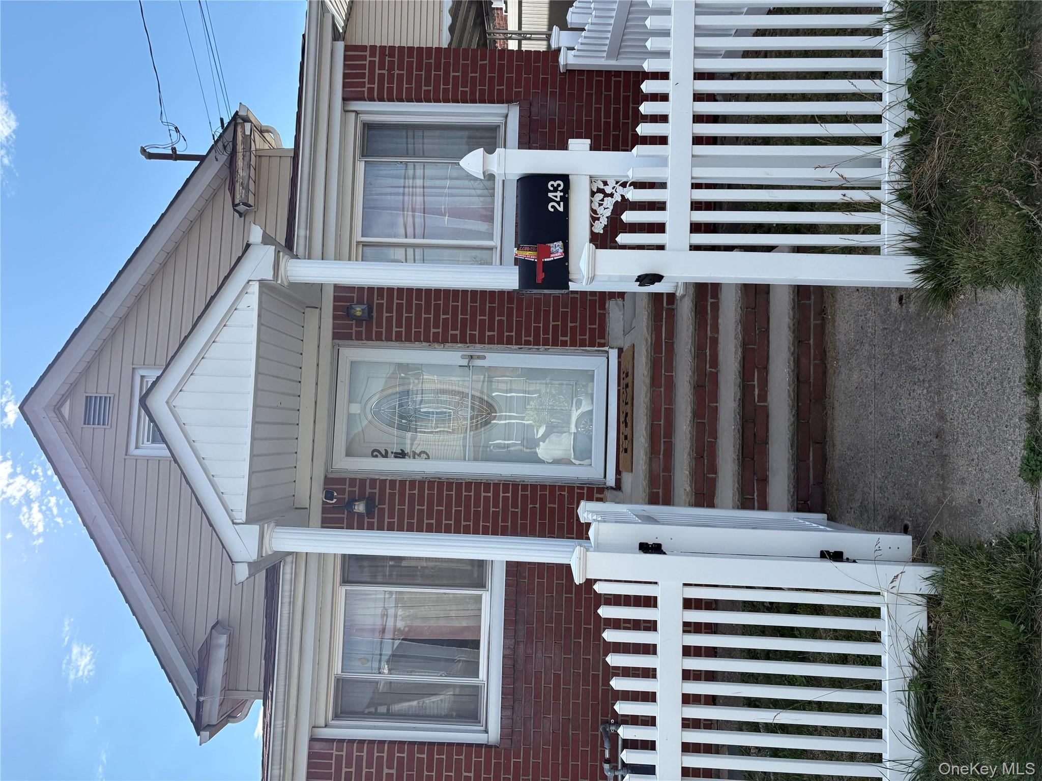 #2 photo, 243 Biltmore Avenue, ナッソー郡 Elmont , NY 11003