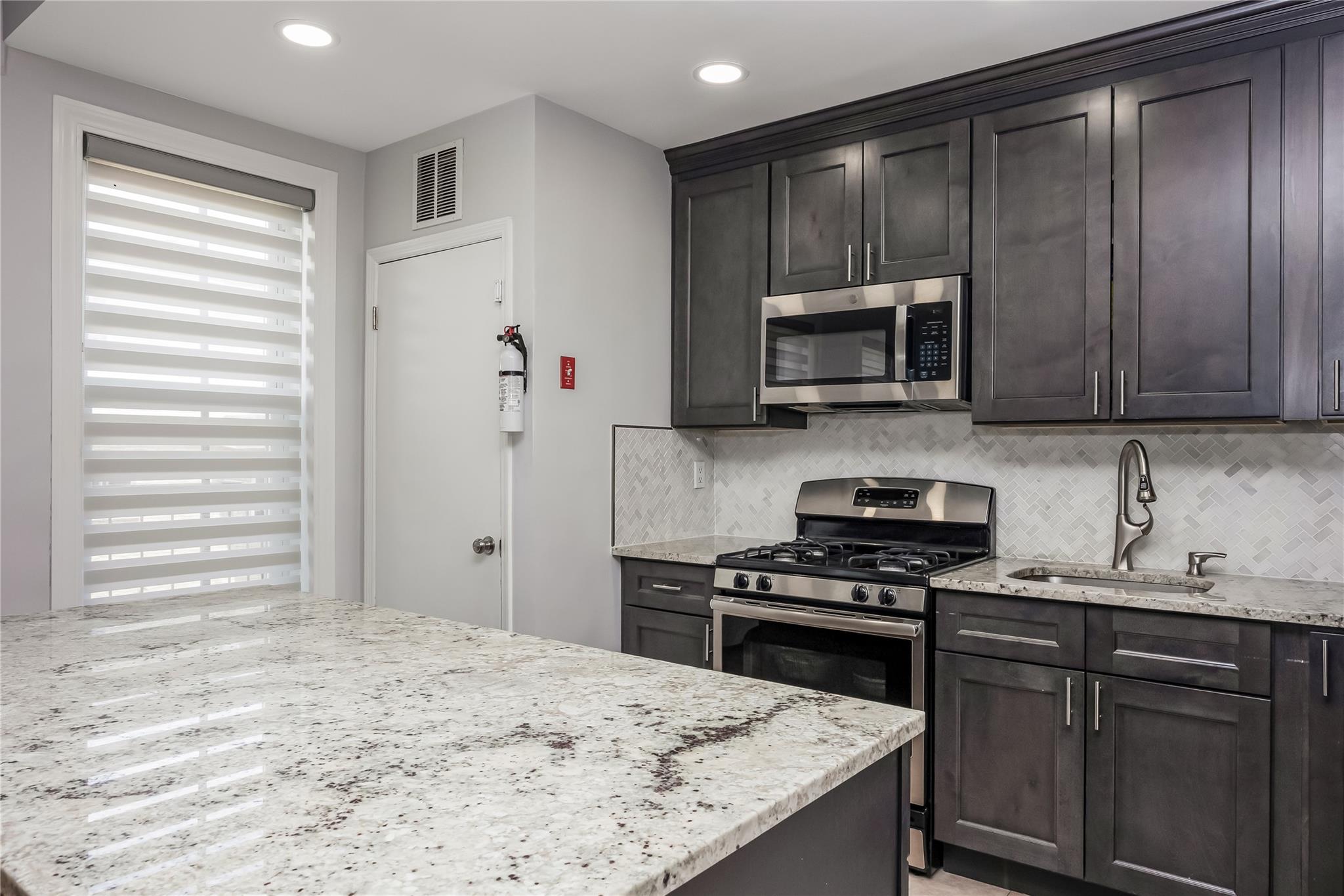 #5 photo, 7408 15 Avenue, ブルックリン区 Brooklyn , NY 11228