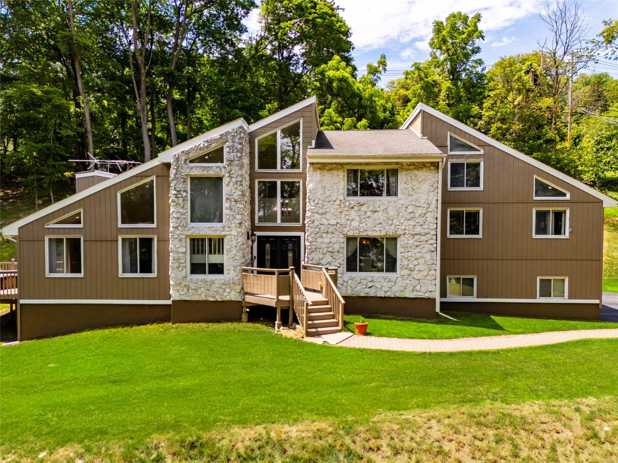 #1 photo, 4 S Hill Road, Tomkins Cove , NY 10986