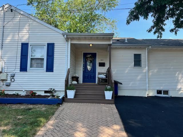 #3 photo, 301 Laurel Court, Northport , NY 11768