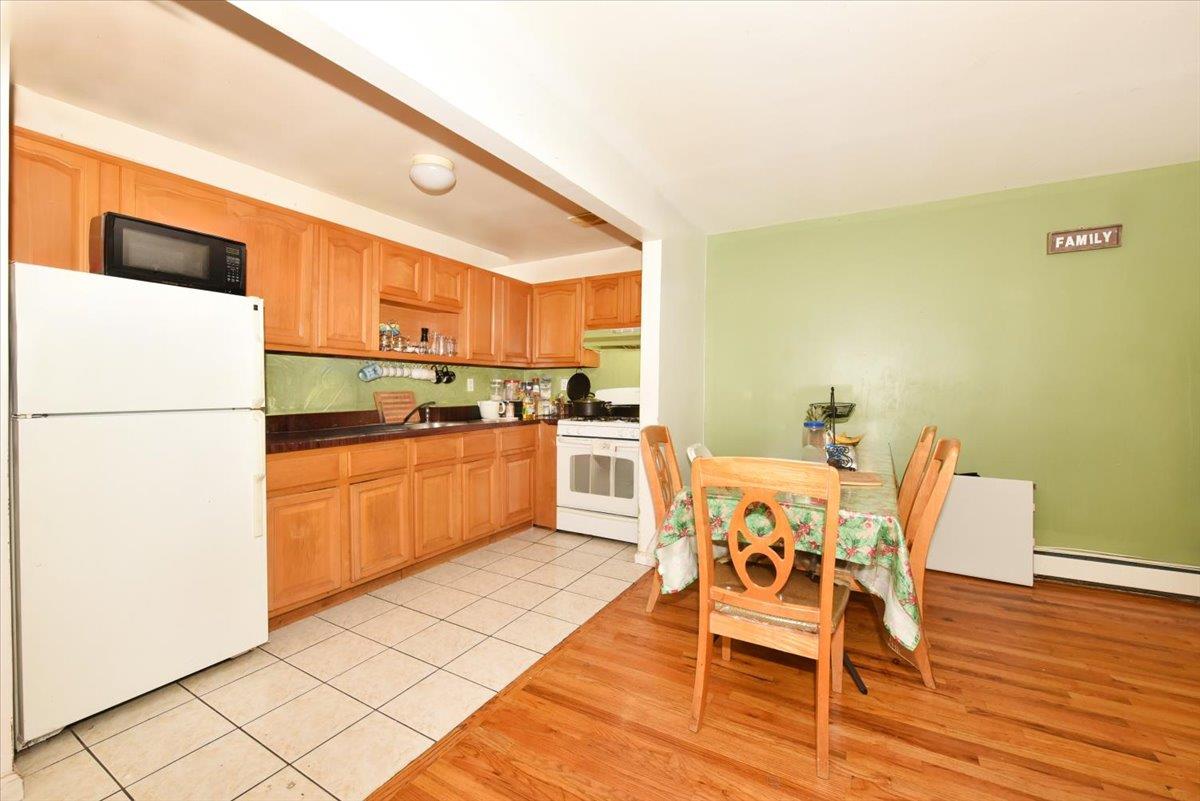 #13 photo, 35-44 104 Street, クイーンズ区 Corona , NY 11368