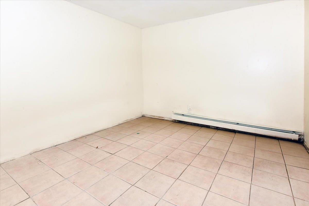 #15 photo, 35-44 104 Street, クイーンズ区 Corona , NY 11368