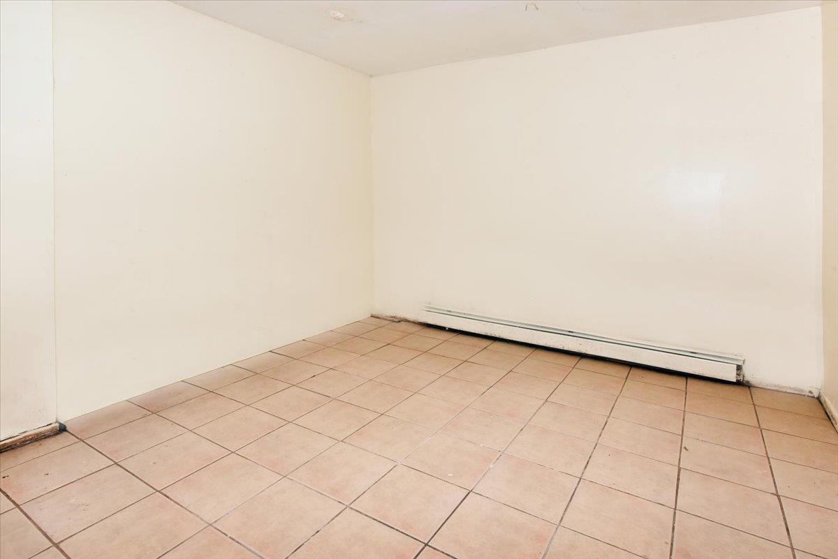 #16 photo, 35-44 104 Street, クイーンズ区 Corona , NY 11368