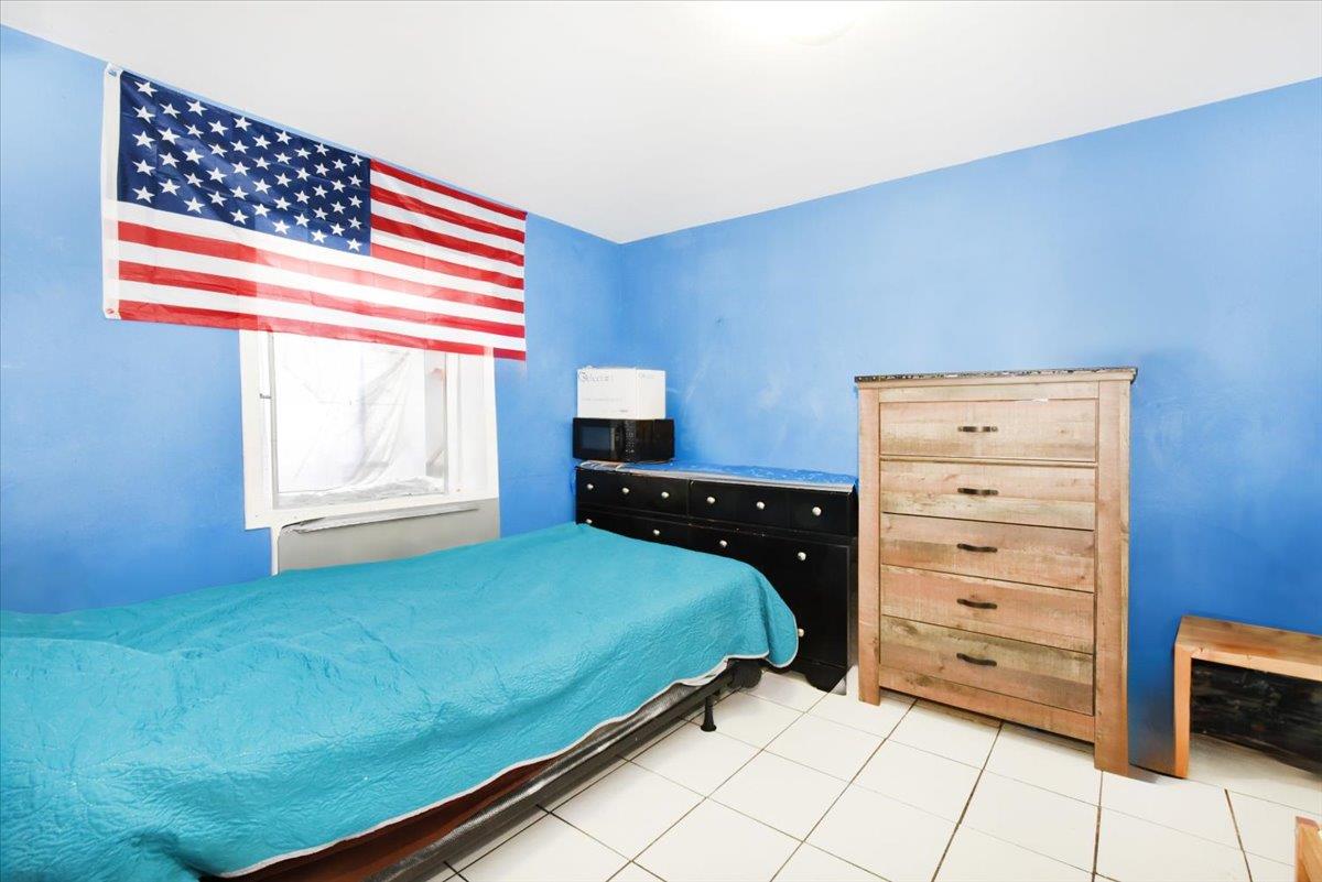 #5 photo, 35-44 104 Street, クイーンズ区 Corona , NY 11368