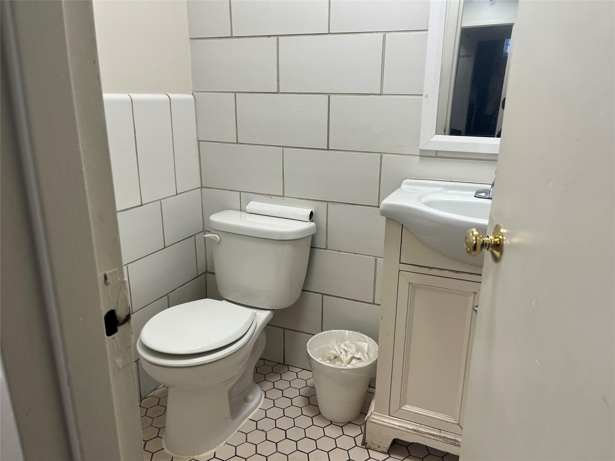 #12 photo, 42-02 192th St, クイーンズ区 Flushing , NY 11358