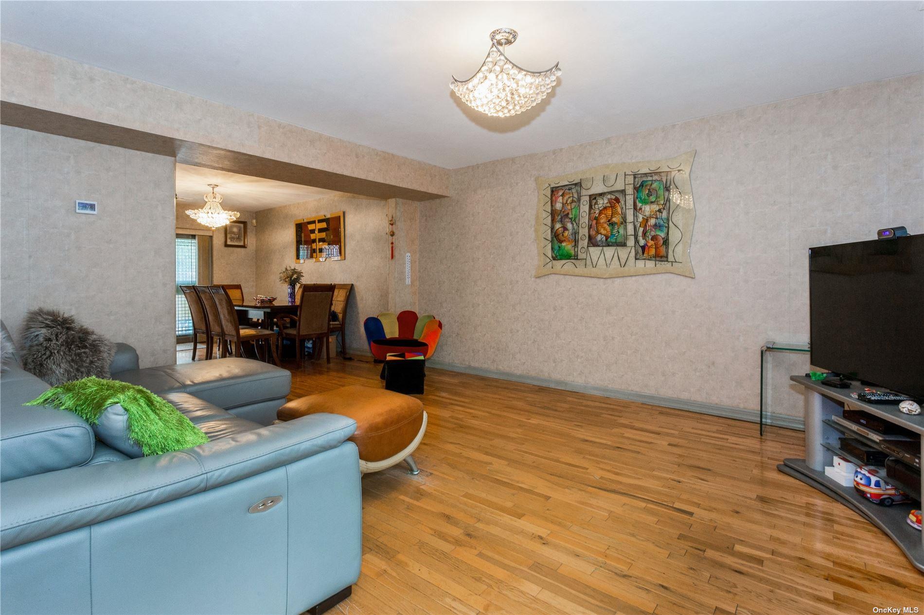 #4 photo, 110-17 64 Avenue, クイーンズ区 Forest Hills , NY 11375