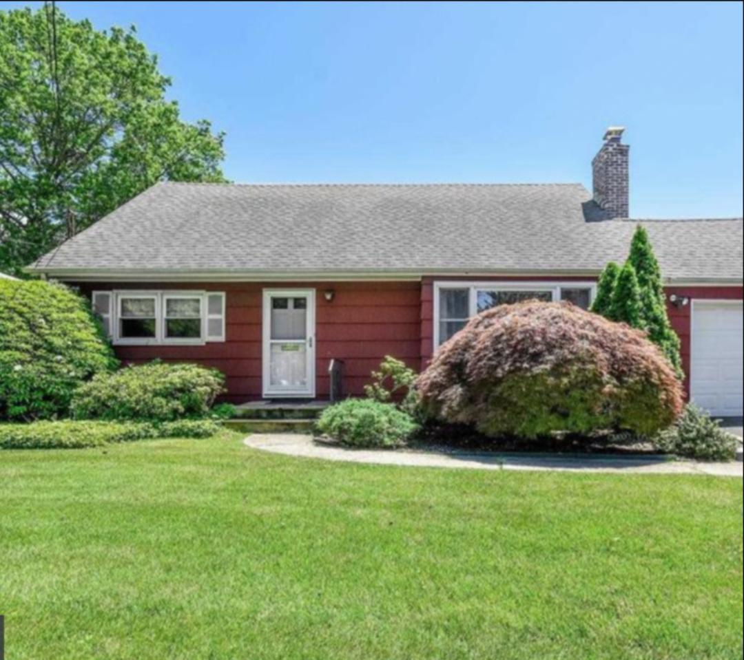 #1 photo, 11 Glenwood Road, Glen Head , NY 11545