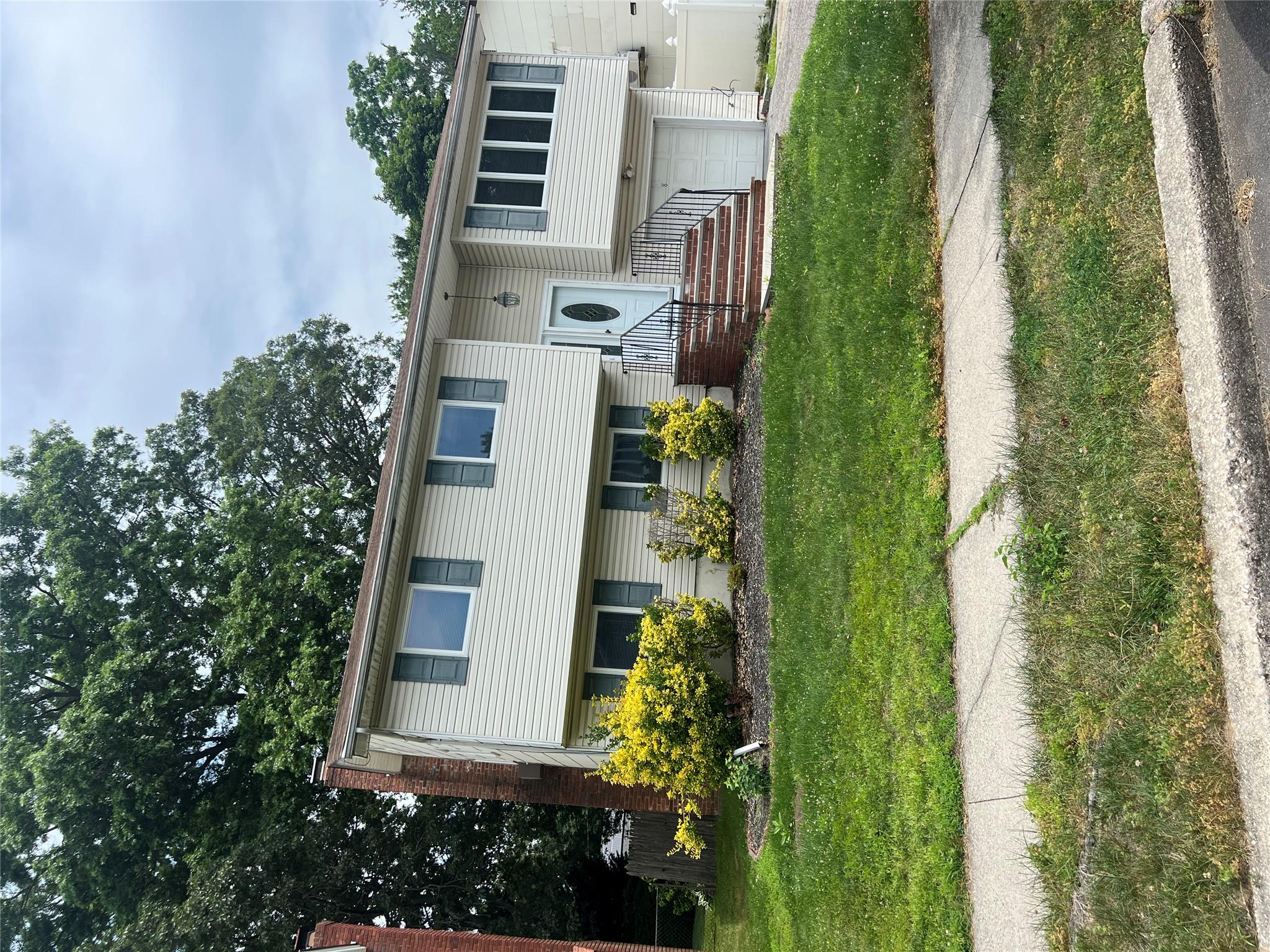 #1 photo, 8 Anchor Court, Huntington Station , NY 11746