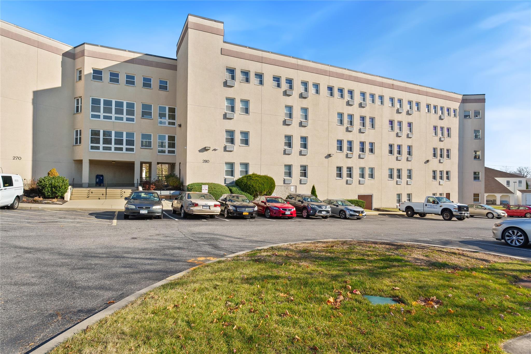 #1 photo, 280 Lowndes Avenue, Huntington Station , NY 11746