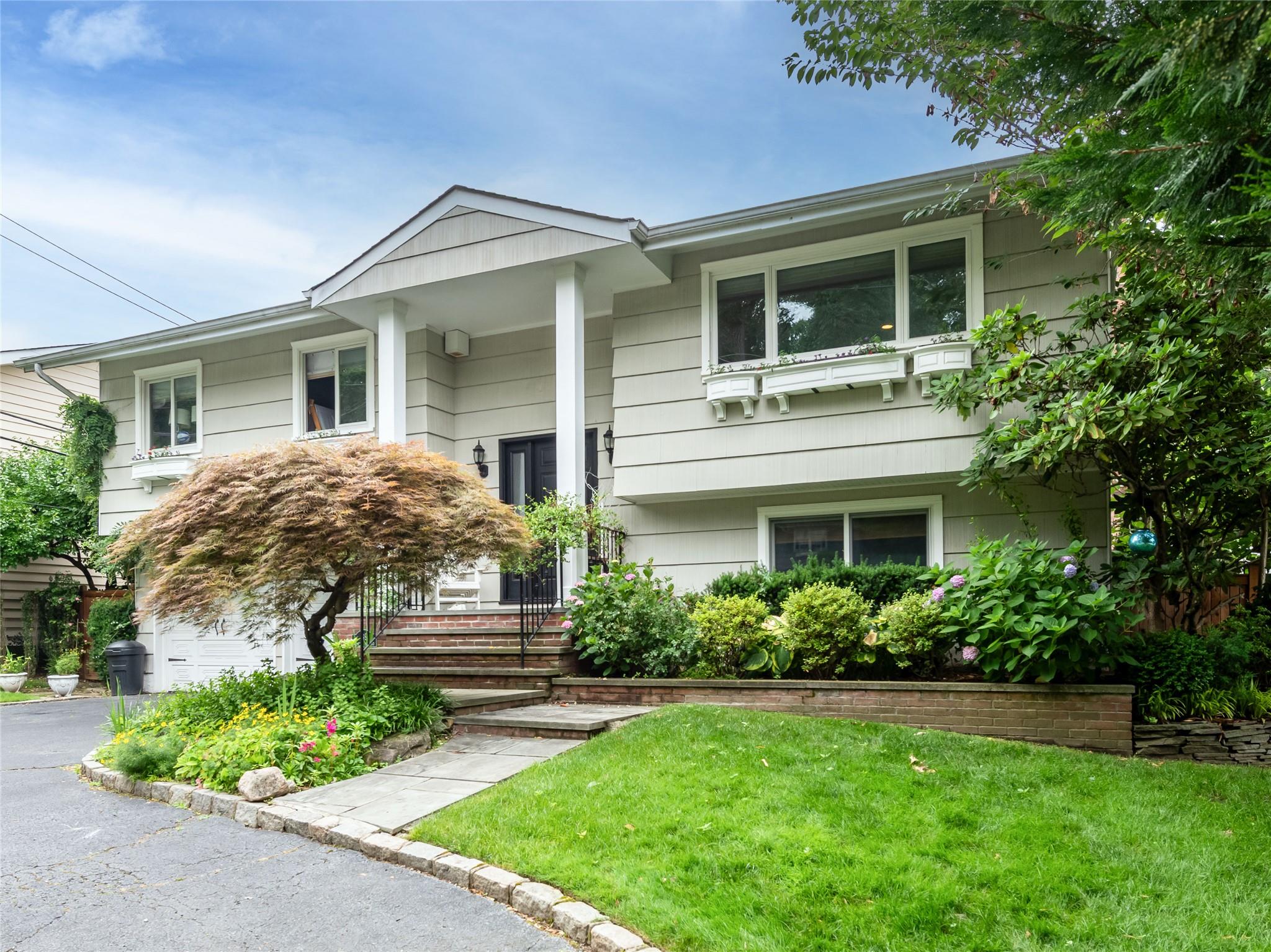 #1 photo, 139 Cow Neck Road, Port Washington North , NY 11050