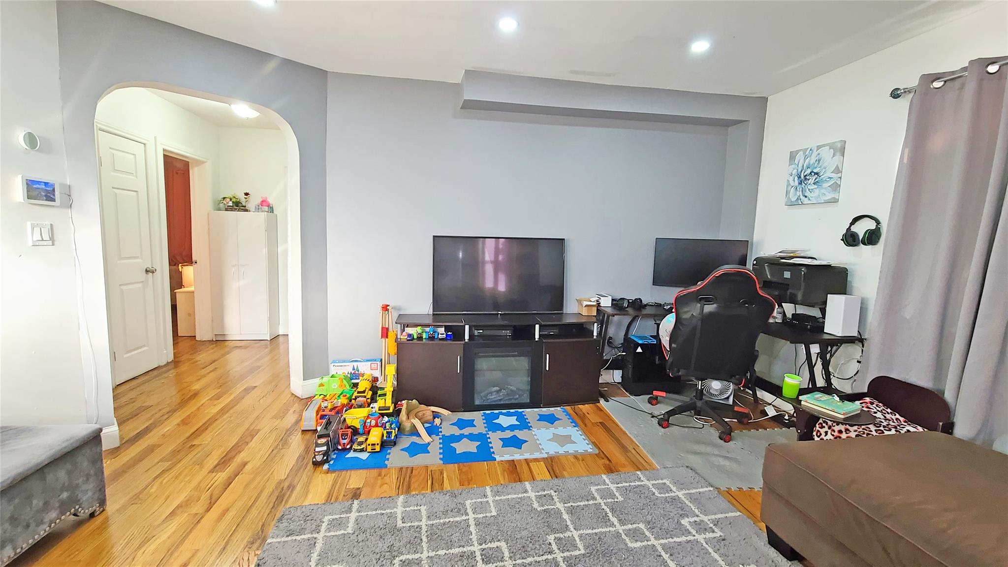 #4 photo, 130-25 217th Street, Laurelton , NY 11413