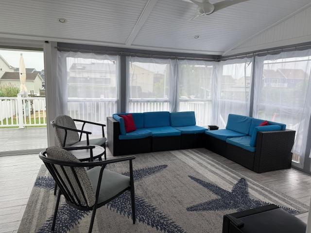 #13 photo, 881 Surf Street, 東長島 Lindenhurst , NY 11757