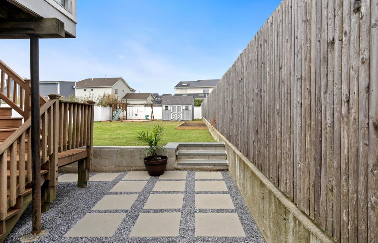 #14 photo, 881 Surf Street, 東長島 Lindenhurst , NY 11757