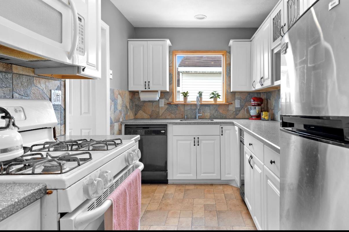 #4 photo, 881 Surf Street, 東長島 Lindenhurst , NY 11757