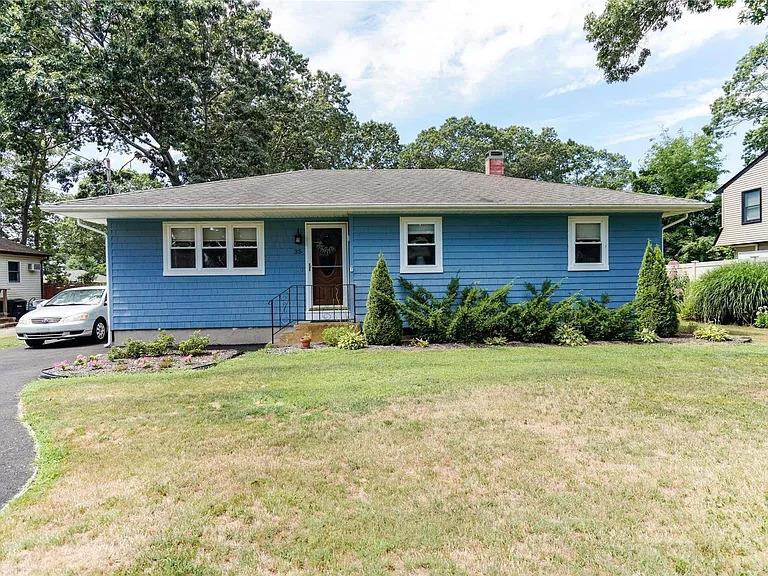 #1 photo, 35 Auborn Avenue, Shirley , NY 11967