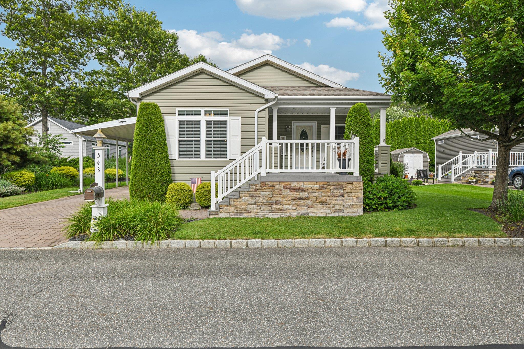 #1 photo, 1661 Old Country Road, Riverhead , NY 11901
