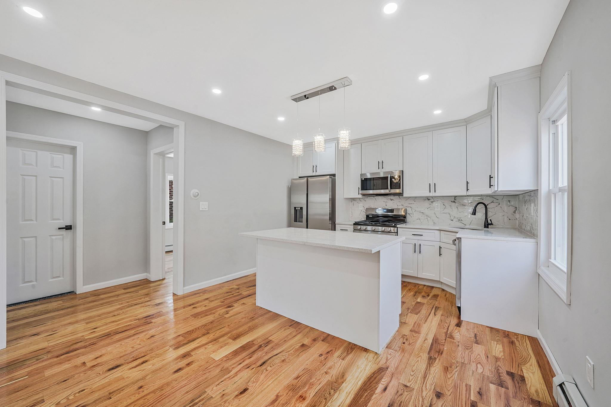 #12 photo, 21609 104th Avenue, كوينز Queens Village , NY 11429