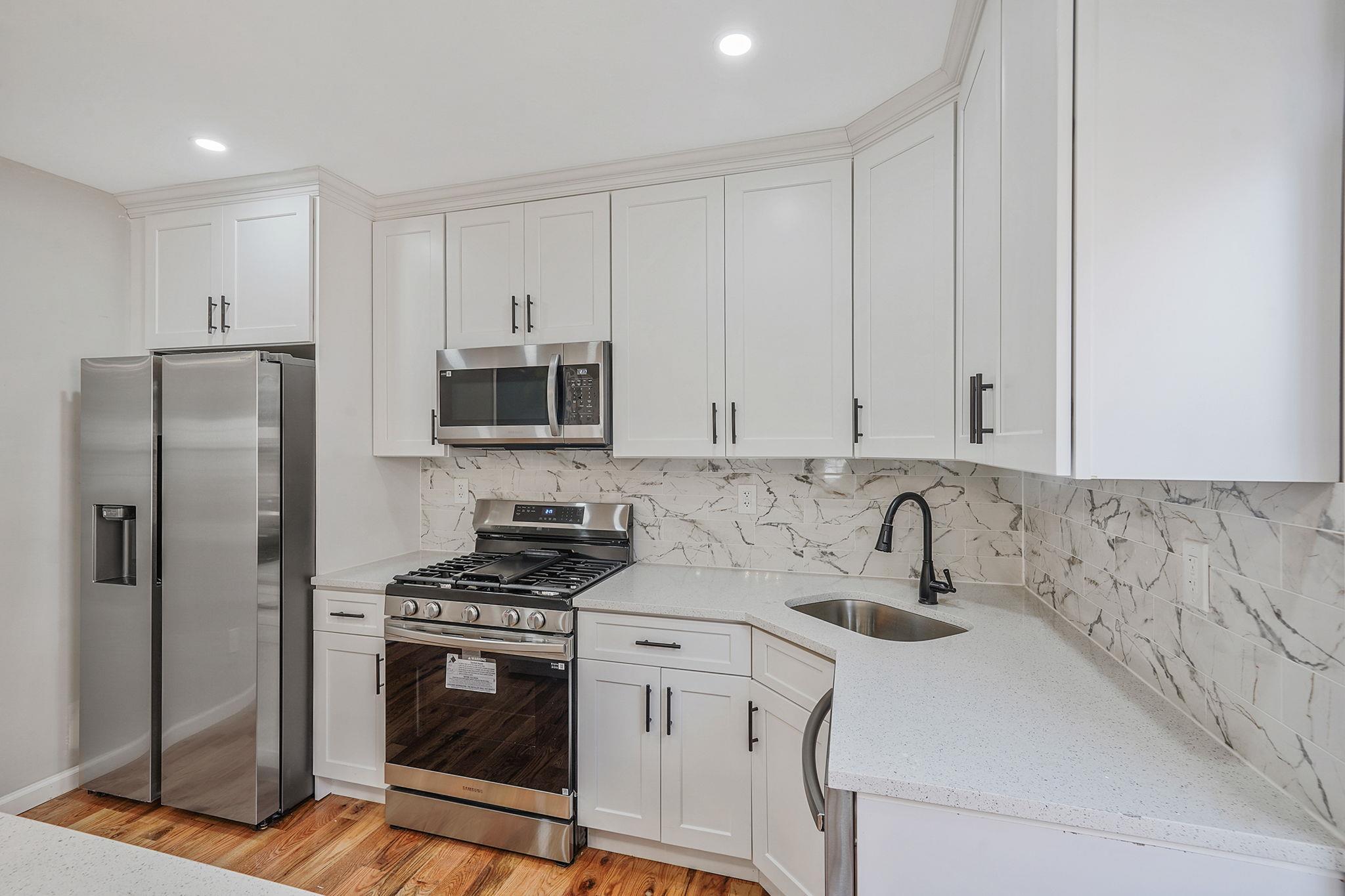 #13 photo, 21609 104th Avenue, كوينز Queens Village , NY 11429