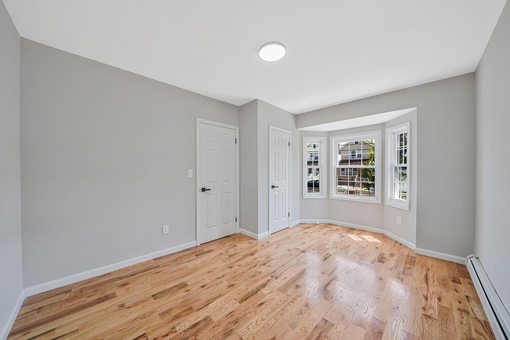 #16 photo, 21609 104th Avenue, كوينز Queens Village , NY 11429