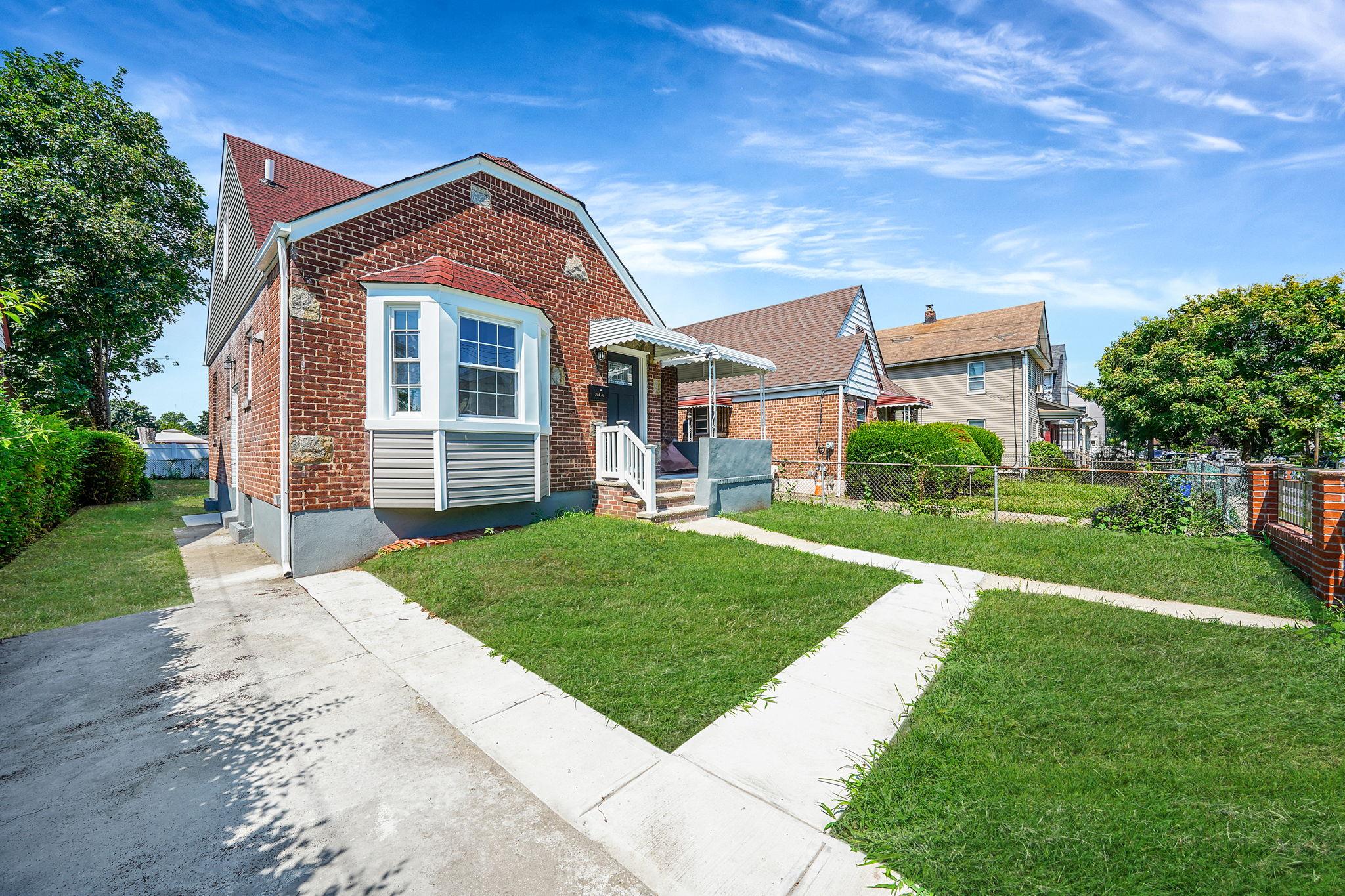 #2 photo, 21609 104th Avenue, كوينز Queens Village , NY 11429