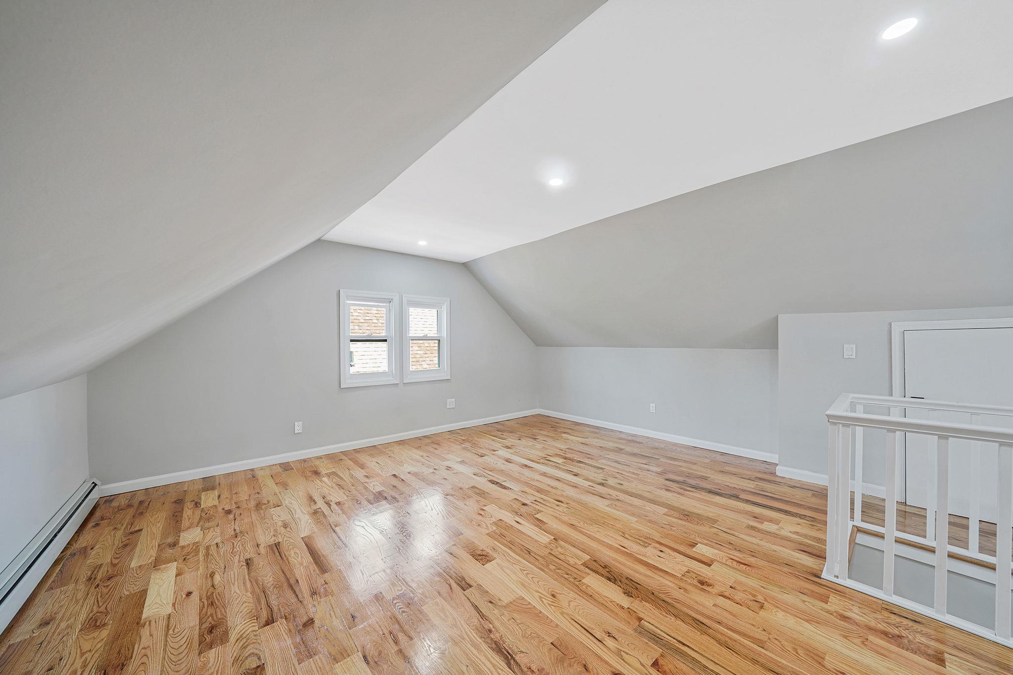 #20 photo, 21609 104th Avenue, كوينز Queens Village , NY 11429