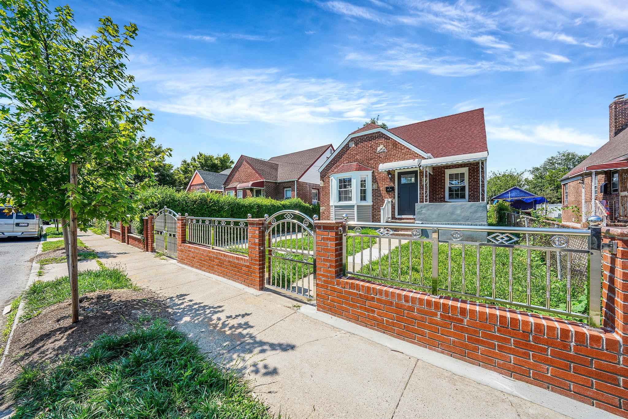 #3 photo, 21609 104th Avenue, كوينز Queens Village , NY 11429