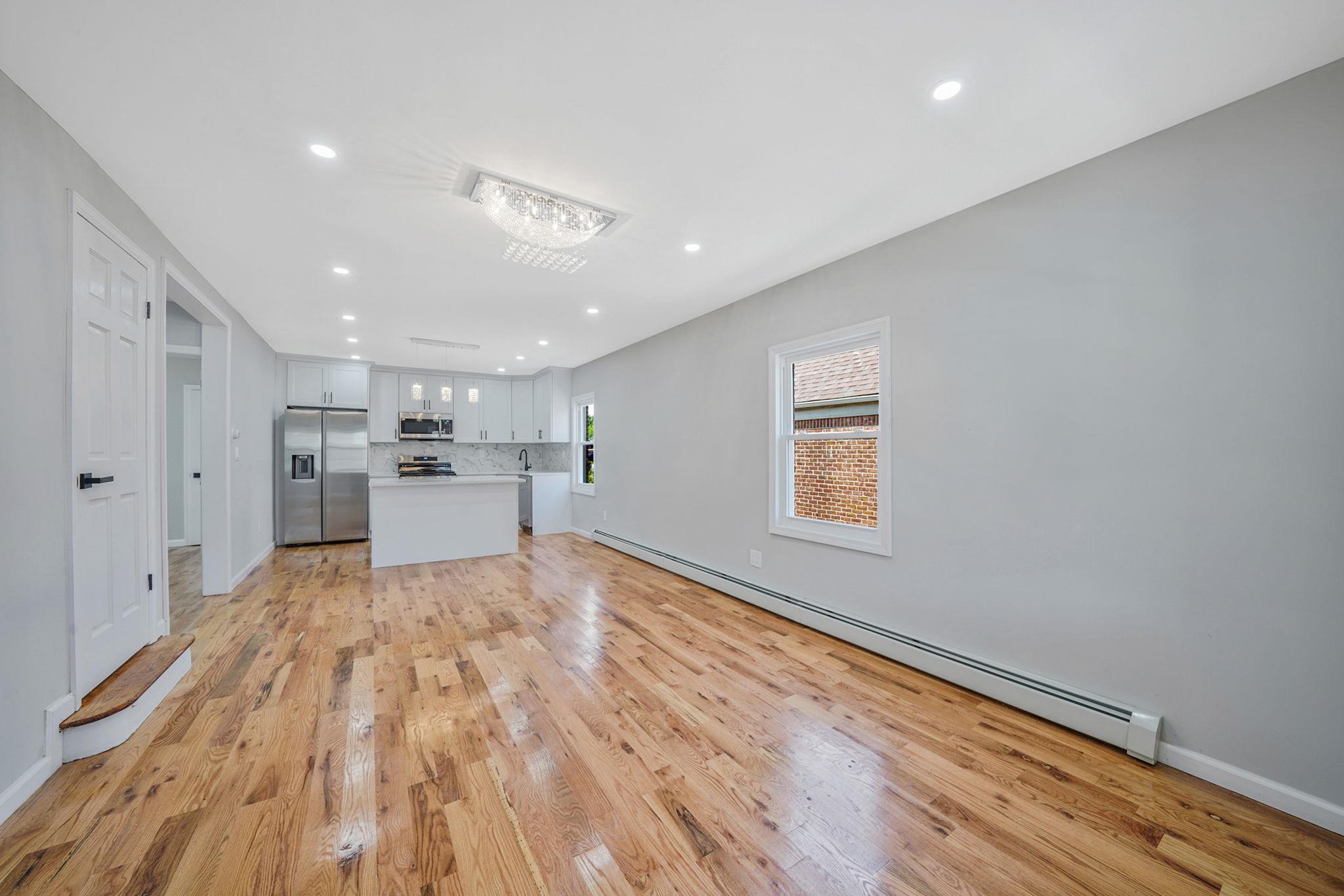 #9 photo, 21609 104th Avenue, كوينز Queens Village , NY 11429