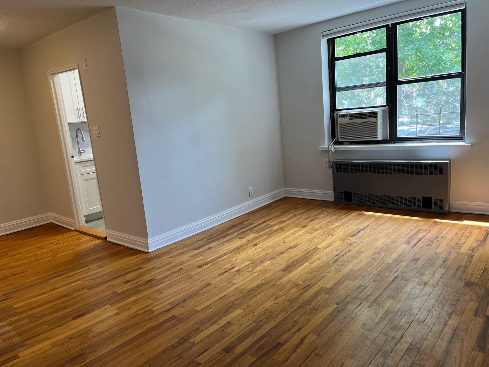 #6 photo, 191-09 39 Avenue, Flushing , NY 11358