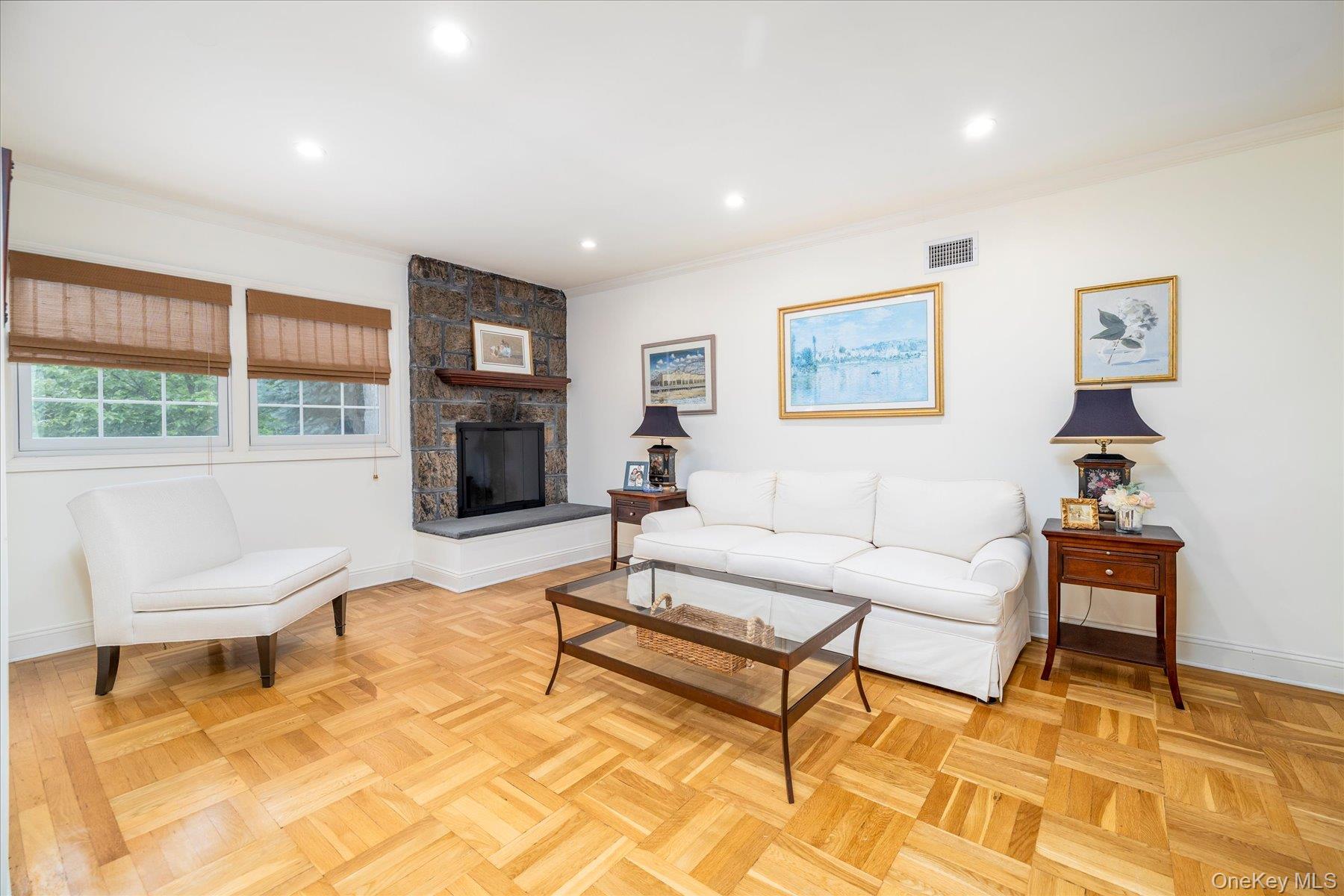 #11 photo, 6 Blenheim Court, ナッソー郡 Rockville Centre , NY 11570