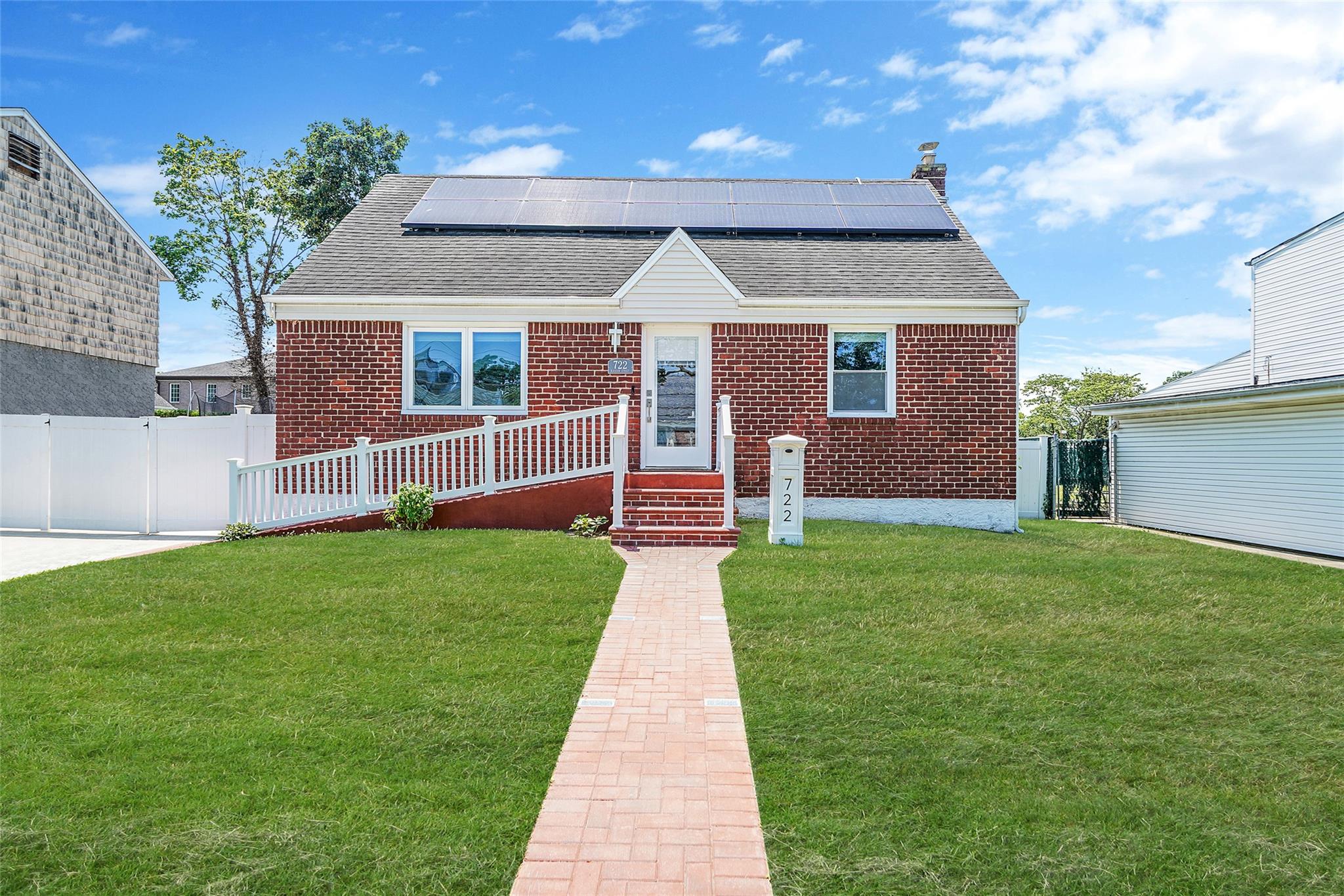 #1 photo, 722 N Ascan Street, ナッソー郡 Elmont , NY 11003