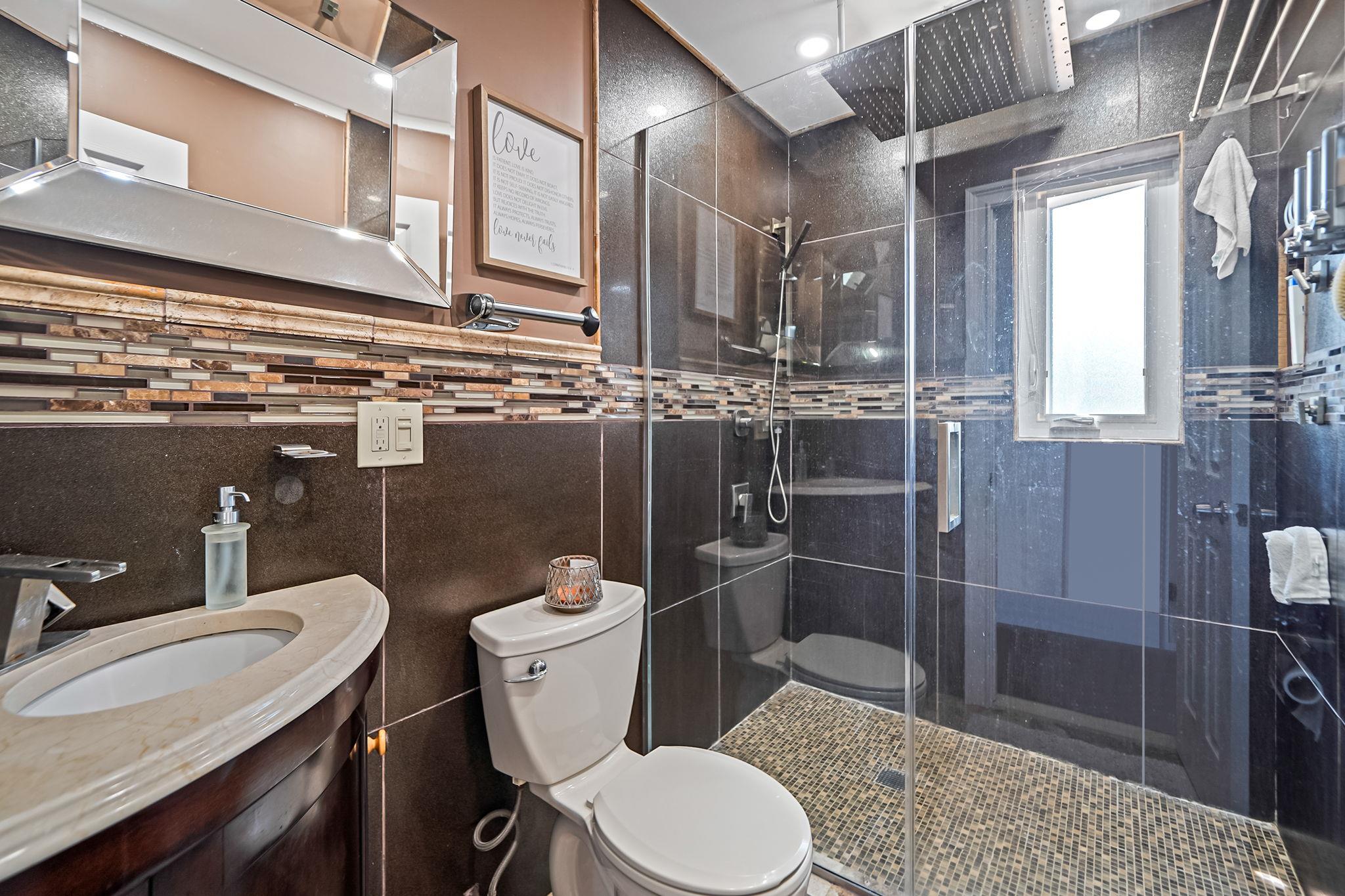 #11 photo, 722 N Ascan Street, ナッソー郡 Elmont , NY 11003