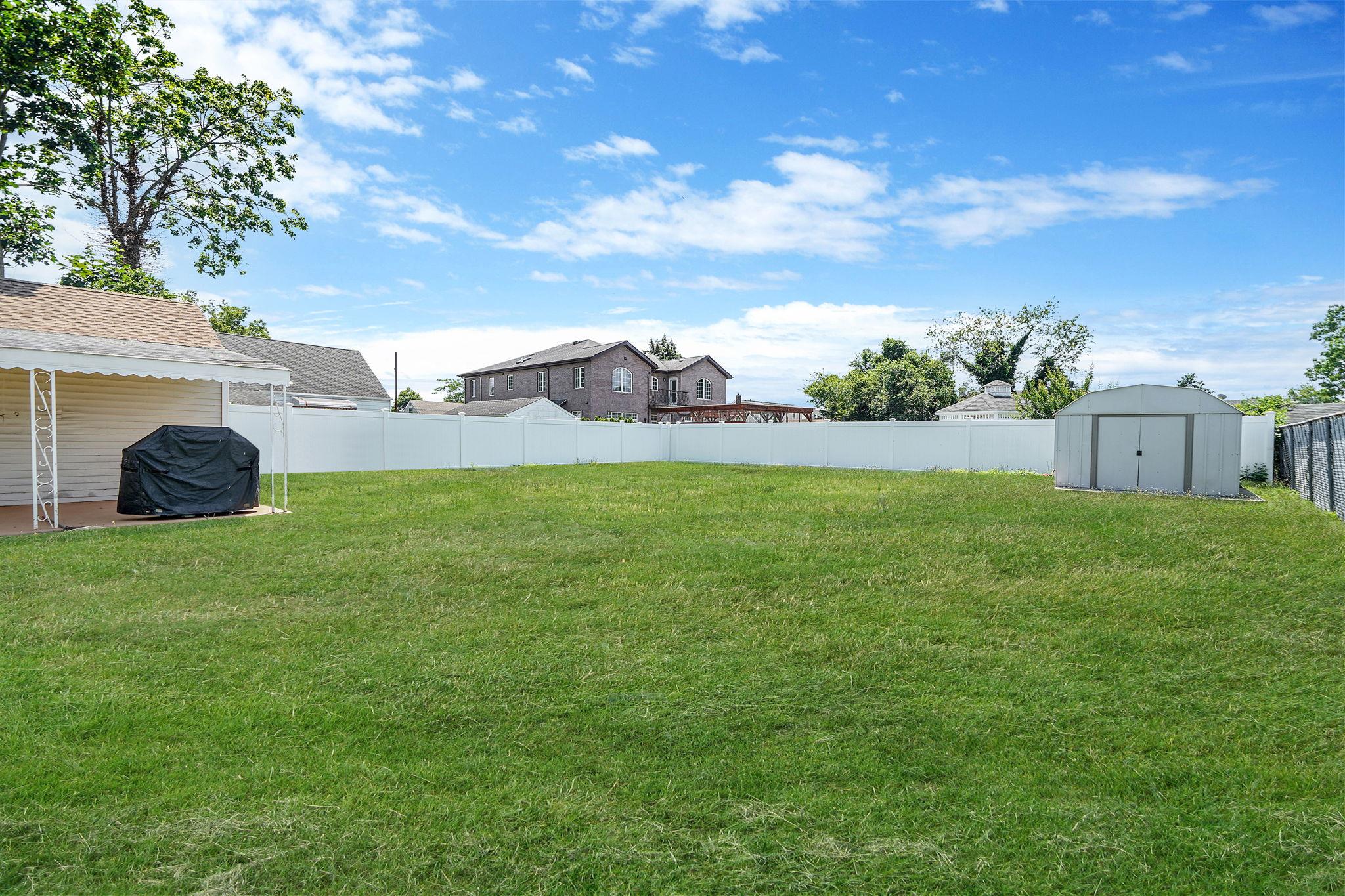 #13 photo, 722 N Ascan Street, ナッソー郡 Elmont , NY 11003