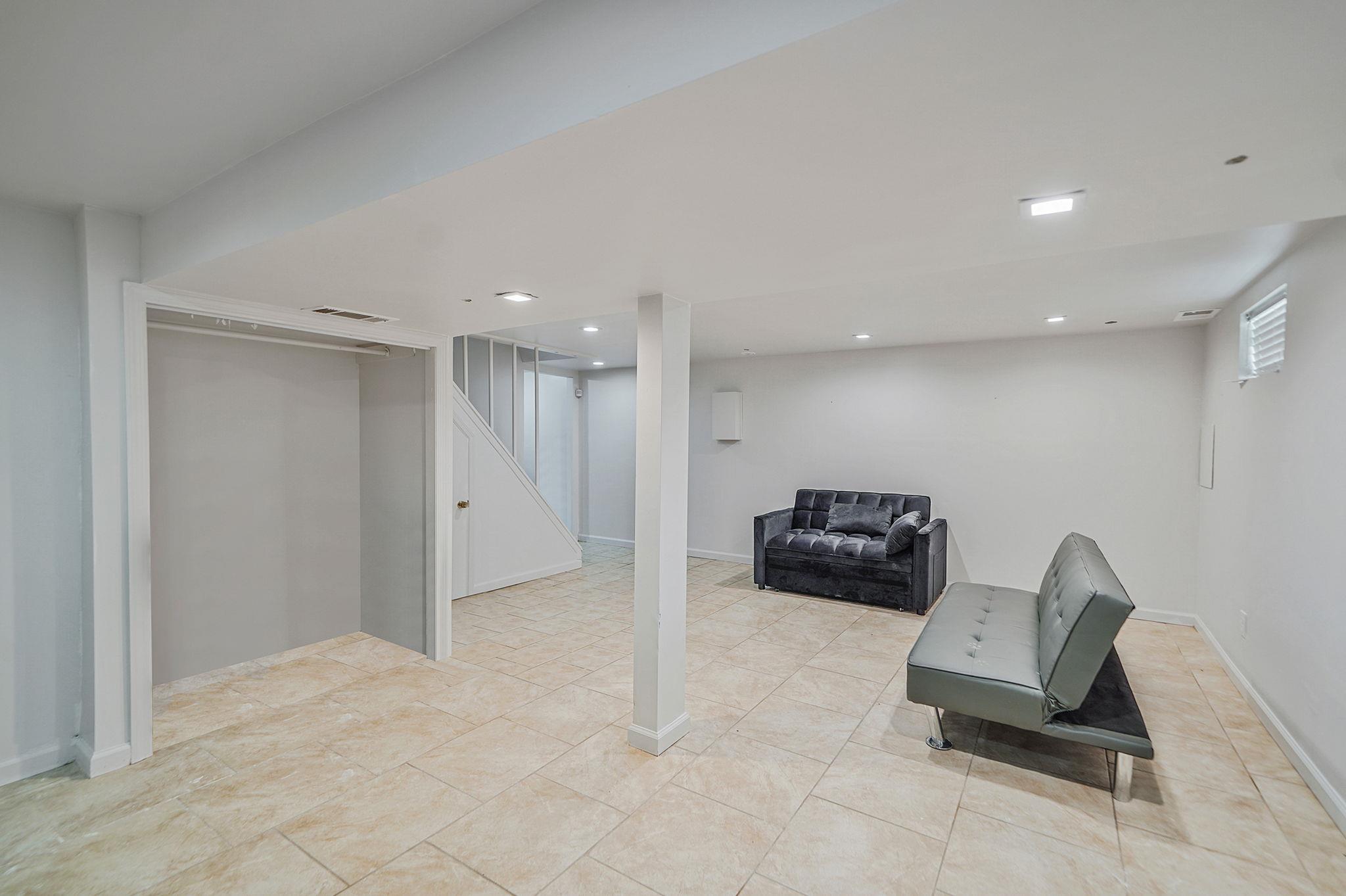 #16 photo, 722 N Ascan Street, ナッソー郡 Elmont , NY 11003